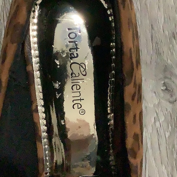 Torta Caliente Tiger Print Heels - Picture 5 of 7